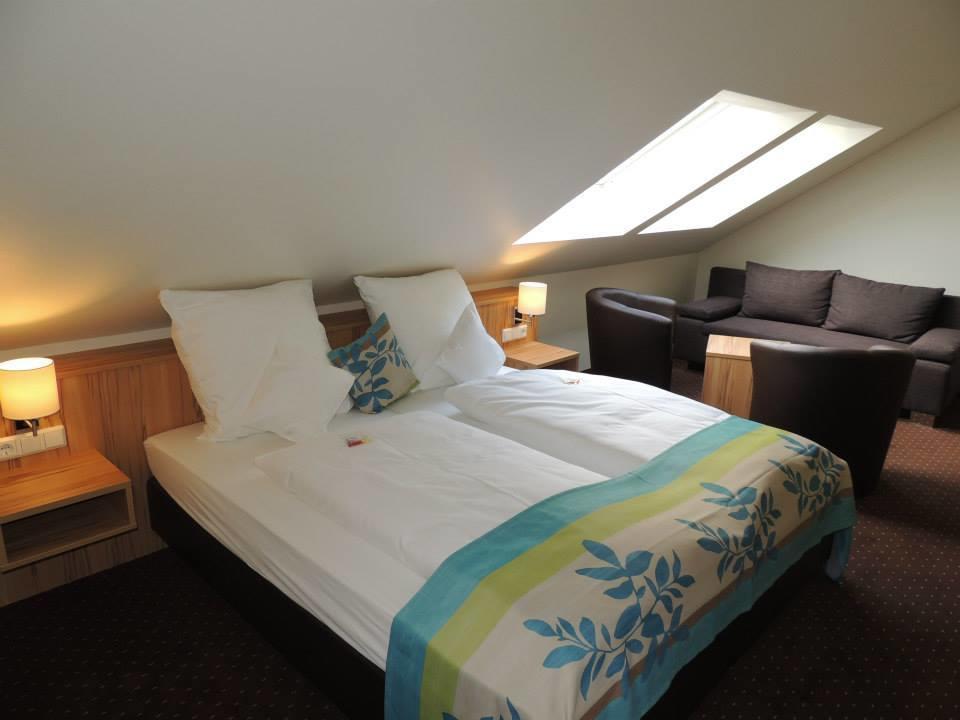 Sutter'S Landhaus Otel Gensingen Oda fotoğraf