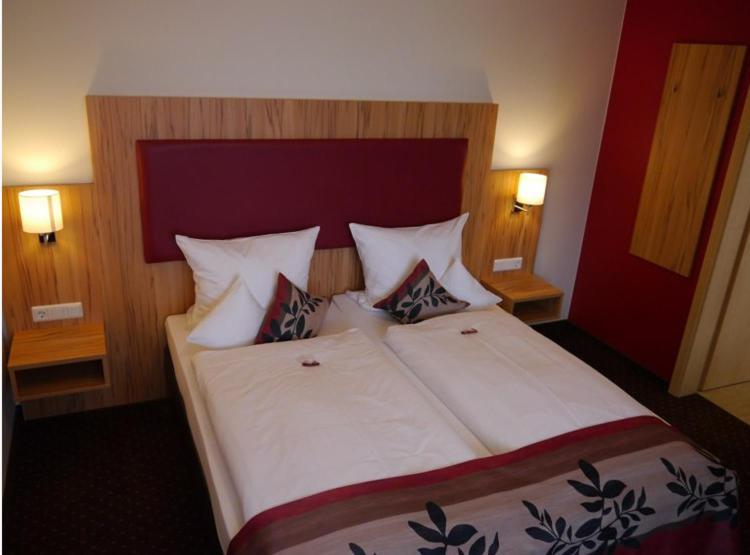 Sutter'S Landhaus Otel Gensingen Dış mekan fotoğraf