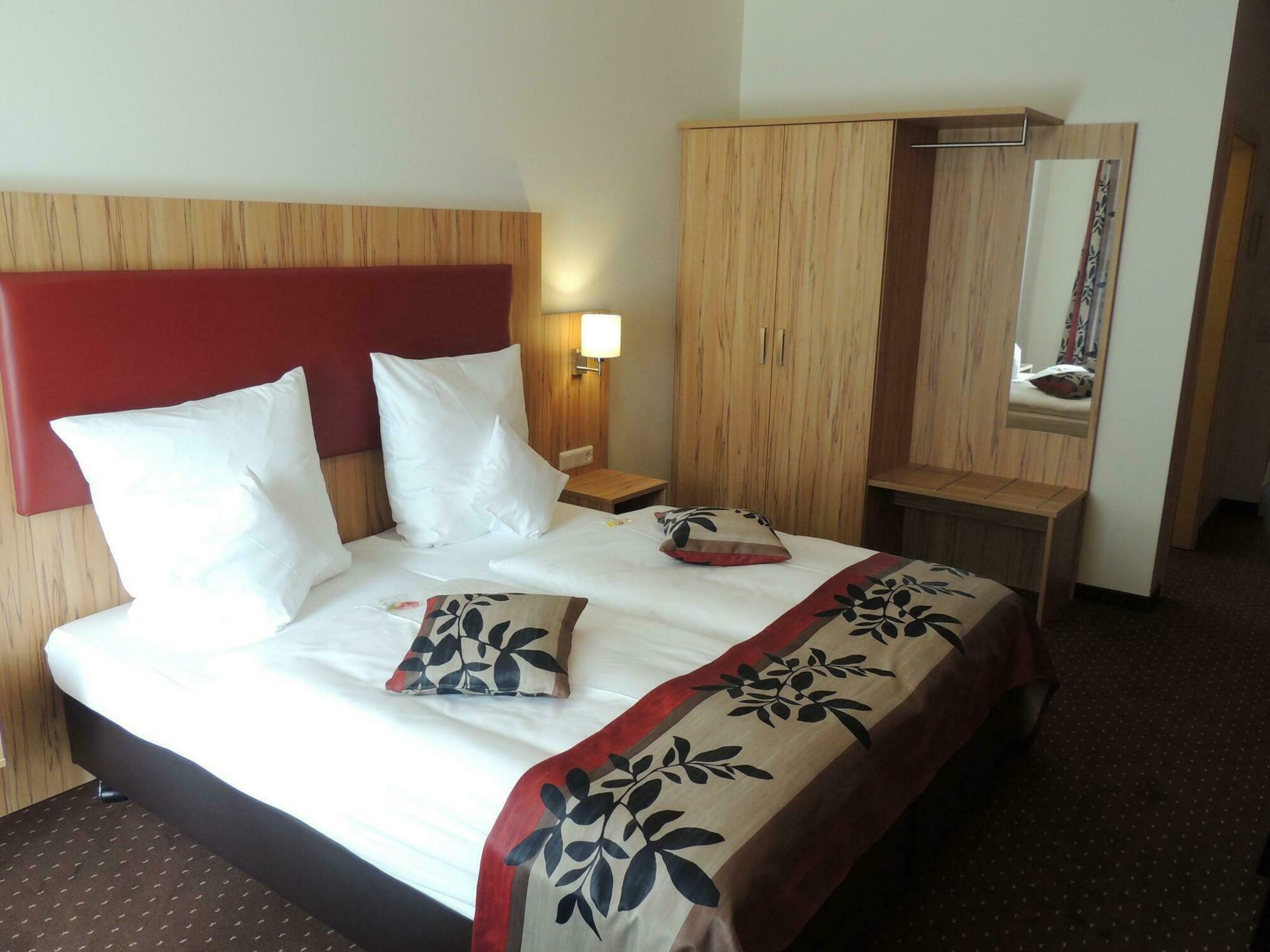 Sutter'S Landhaus Otel Gensingen Dış mekan fotoğraf